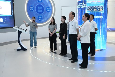 宜兴市人大常委会辅导一行参访兴发游戏xf股份